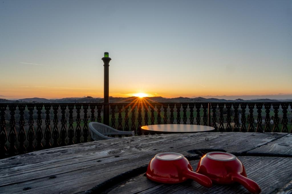 Soggiorno in torre con terrazza panoramica a Terruggia 
